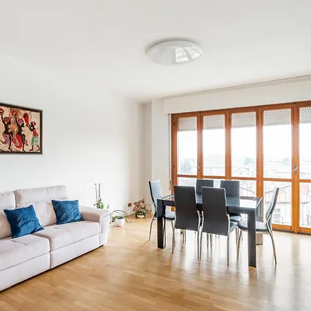 Station - Bright With Balcony! Apartman