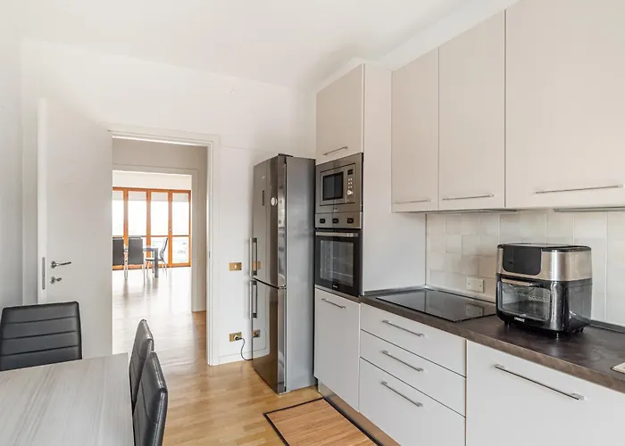 Station - Bright With Balcony! Apartment Padova