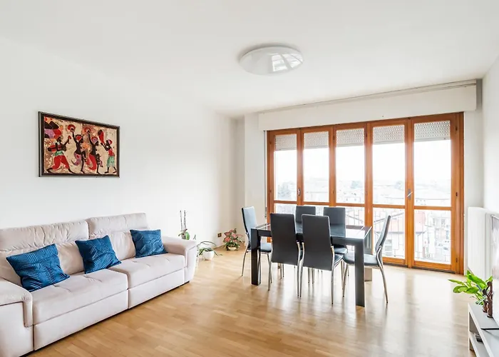 Station - Bright With Balcony! Apartment