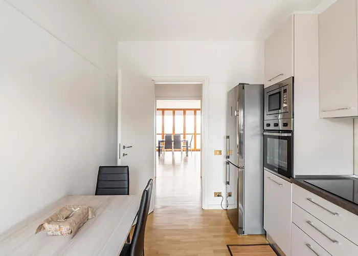 Station - Bright With Balcony! Apartment *