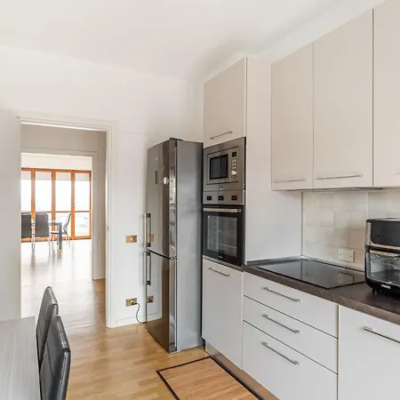Station - Bright With Balcony! Apartment Padova