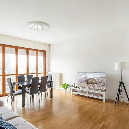 Station - Bright With Balcony! Apartment *
