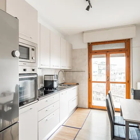 Apartment Station - Bright With Balcony! *