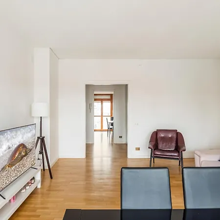 Apartment Station - Bright With Balcony!