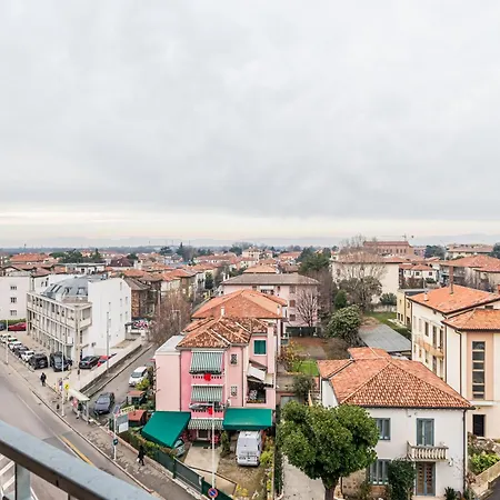 Lejlighed Station - Bright With Balcony!